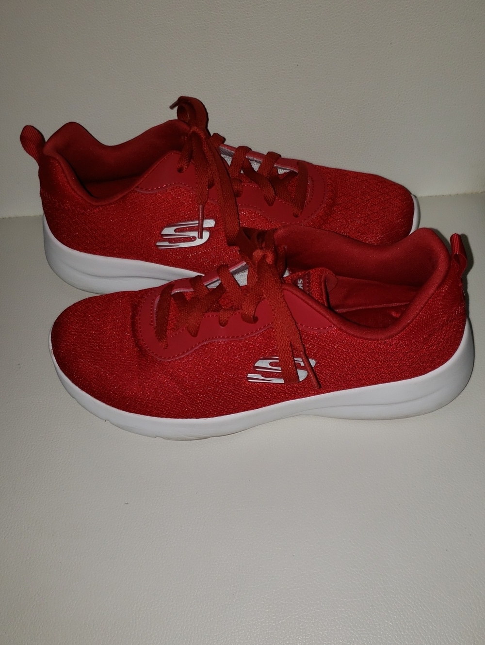 Skechers Women's Red Knit Lace-Up Sneakers with White Soles - Size 7.5 - Picture 3 of 6